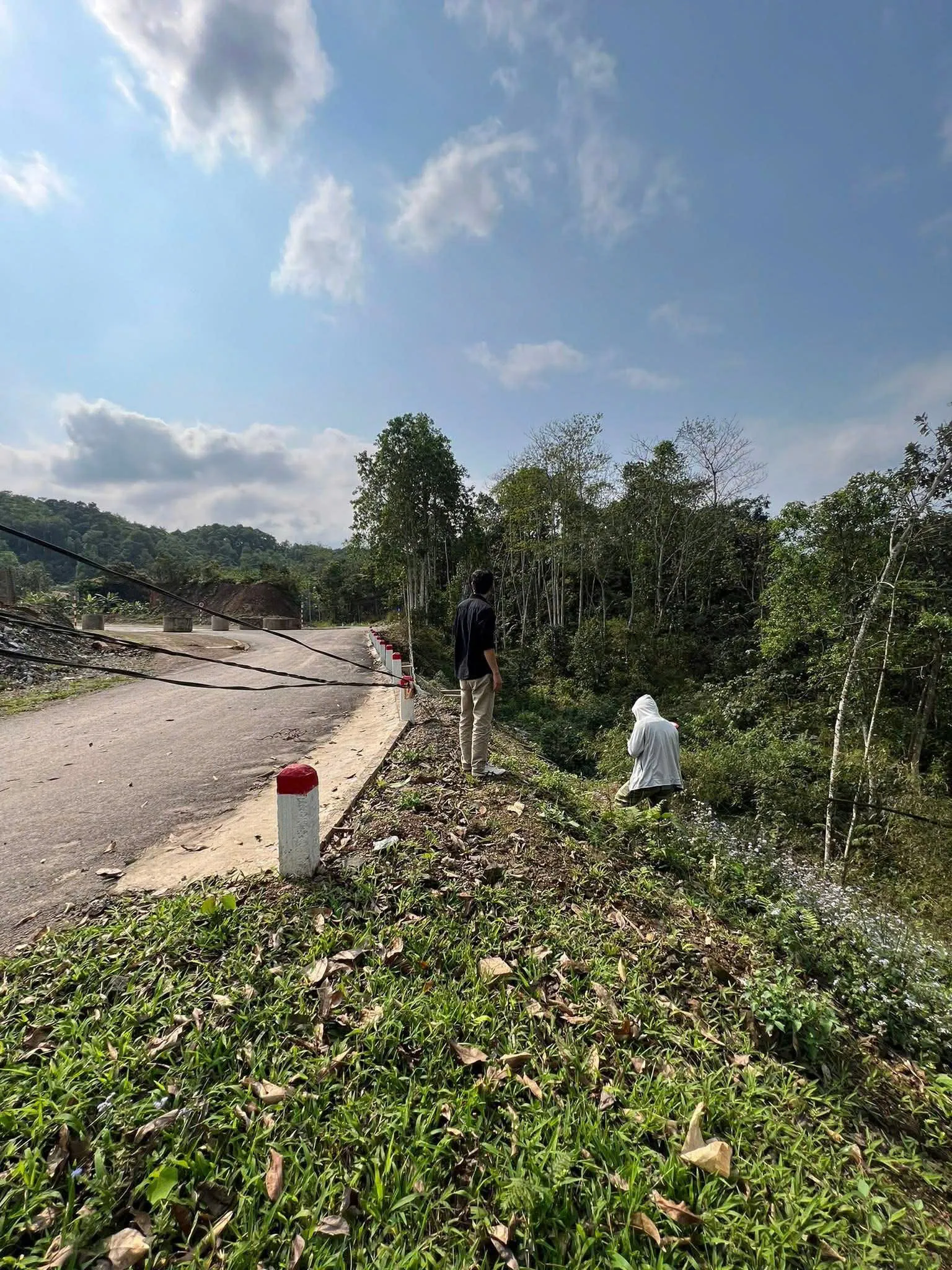 z7455561325190_e13e94772e48bc2e857f0d69117f2ed2_2_11zon